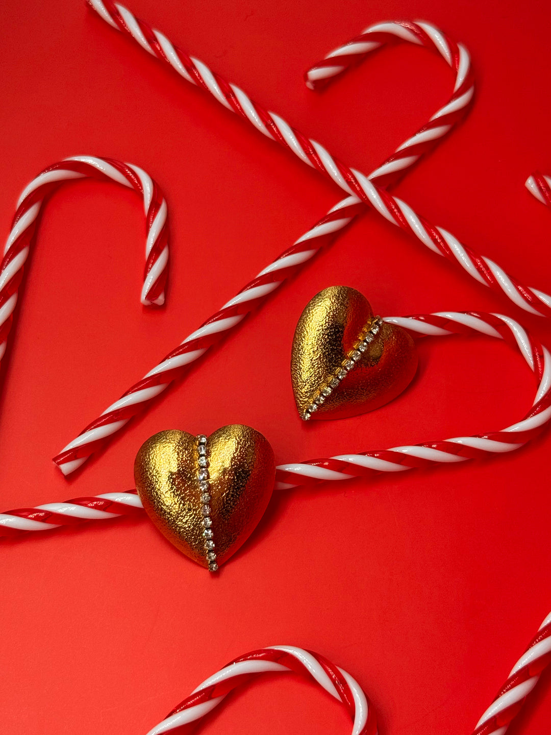 Gold Love σκουλαρίκια σε σχήμα καρδιάς με στρας