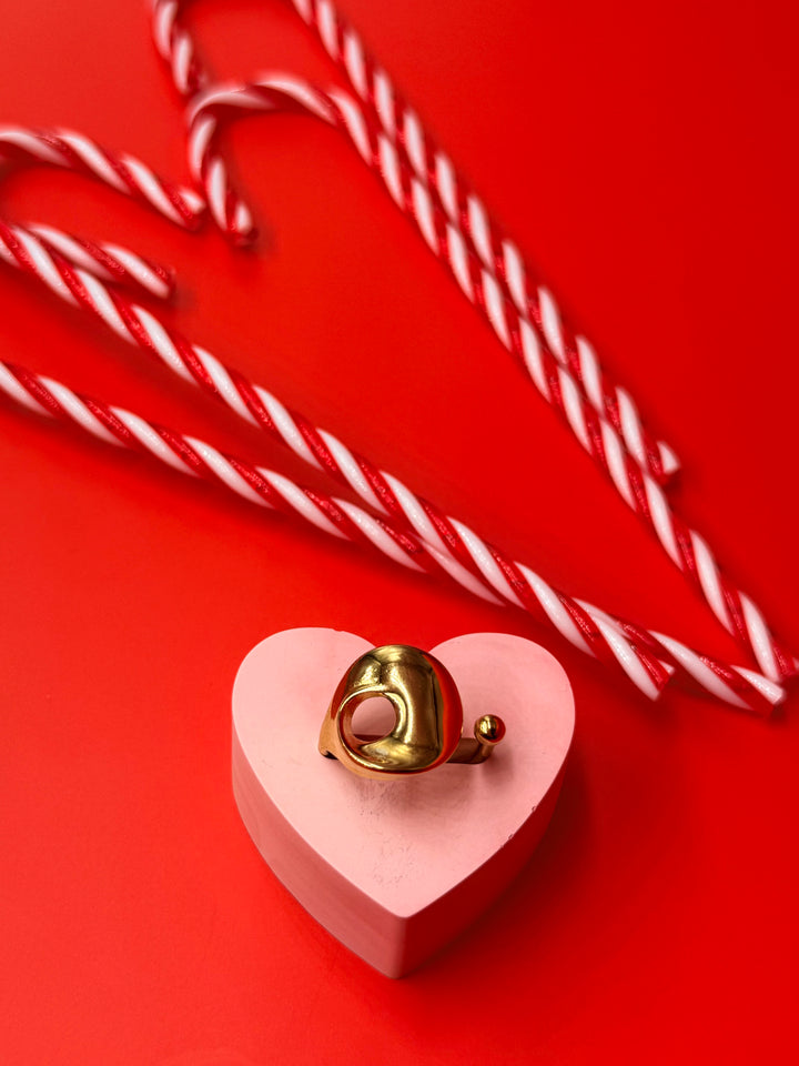 Mei δαχτυλίδι σε ιδιαίτερο σχήμα